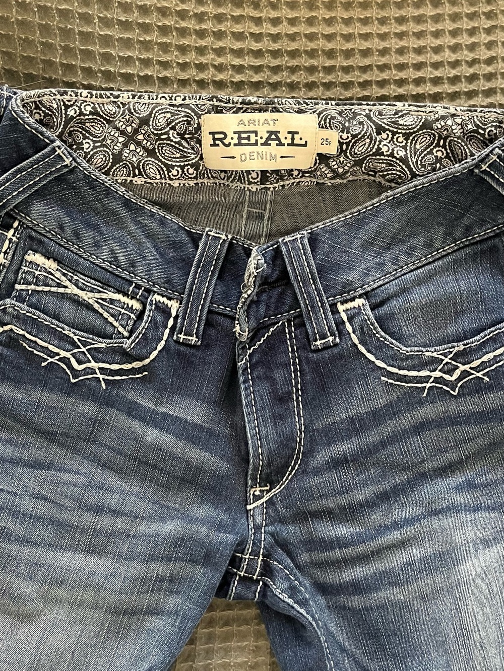 Ariat Women’s size 25 Dark Blue Bootcut Jeans with White Stitching